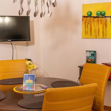 Art City-studio Kassel 3, Modern, Ruhig, Citynah, Kostenfreie Parkplaetze, Grosser Balkon, Voll Ausgestattet *