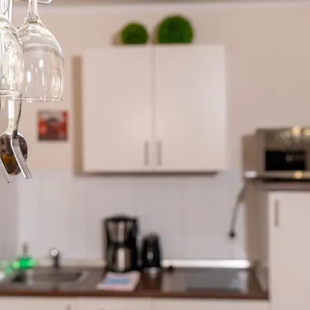 Art City-studio Kassel 3, Modern, Ruhig, Citynah, Kostenfreie Parkplaetze, Grosser Balkon, Voll Ausgestattet * Vellmar