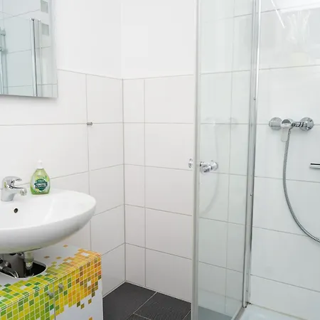 Art City-studio Kassel 3, Modern, Ruhig, Citynah, Kostenfreie Parkplaetze, Grosser Balkon, Voll Ausgestattet *