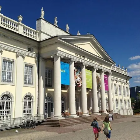 Appartement Art City-studio Kassel 3, Modern, Ruhig, Citynah, Kostenfreie Parkplaetze, Grosser Balkon, Voll Ausgestattet Vellmar