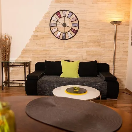 Art City-studio Kassel 3, Modern, Ruhig, Citynah, Kostenfreie Parkplaetze, Grosser Balkon, Voll Ausgestattet *