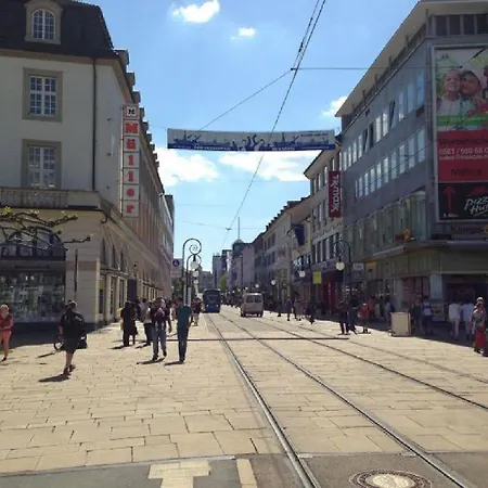 Art City-studio Kassel 3, Modern, Ruhig, Citynah, Kostenfreie Parkplaetze, Grosser Balkon, Voll Ausgestattet Appartement Vellmar