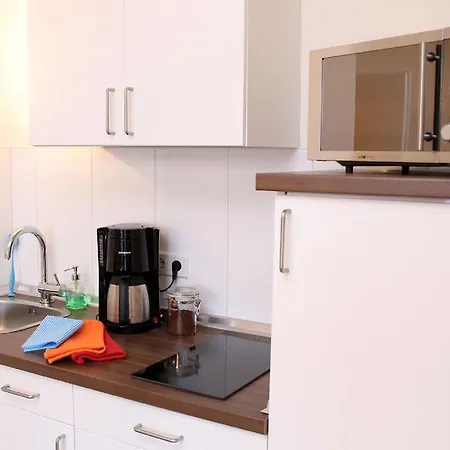 Art City-studio Kassel 3, Modern, Ruhig, Citynah, Kostenfreie Parkplaetze, Grosser Balkon, Voll Ausgestattet *