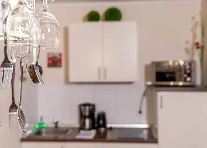 Art City-studio Kassel 3, Modern, Ruhig, Citynah, Kostenfreie Parkplaetze, Grosser Balkon, Voll Ausgestattet * Vellmar