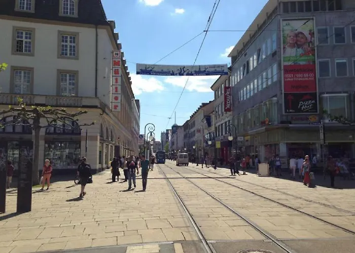 Art City-studio Kassel 3, Modern, Ruhig, Citynah, Kostenfreie Parkplaetze, Grosser Balkon, Voll Ausgestattet דירה Vellmar