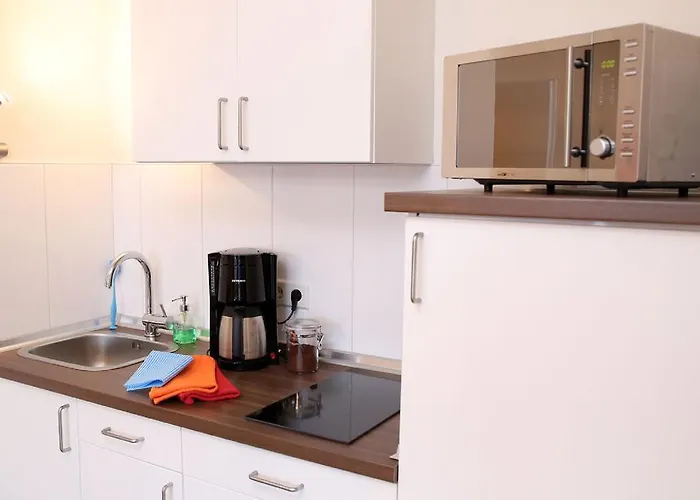 Art City-studio Kassel 3, Modern, Ruhig, Citynah, Kostenfreie Parkplaetze, Grosser Balkon, Voll Ausgestattet *